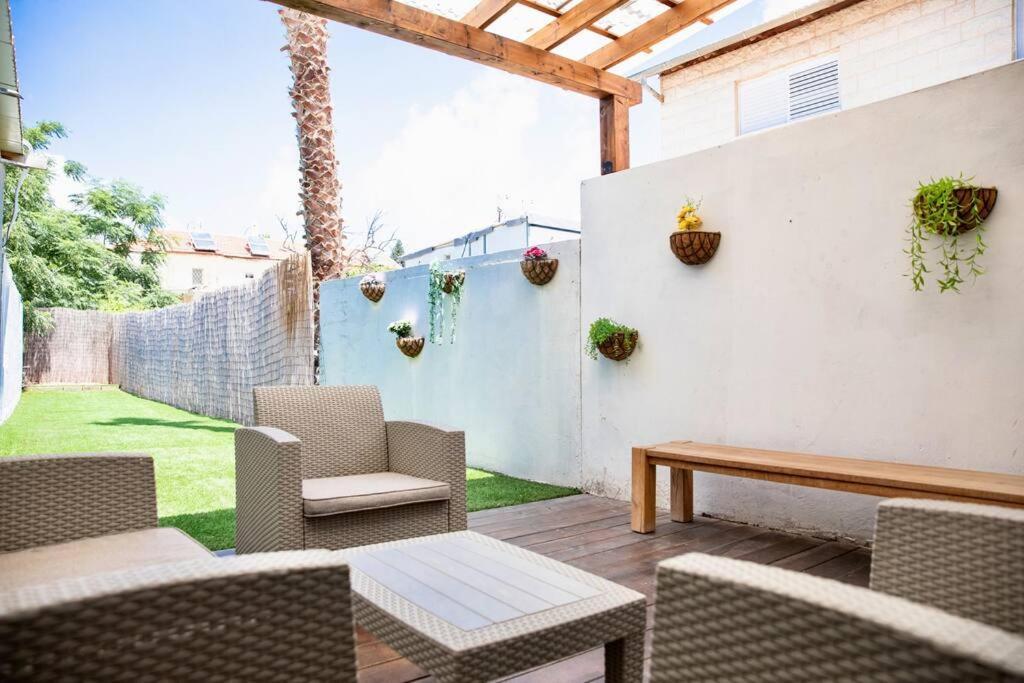 Homey Apartment Near The Beach Хадера Экстерьер фото